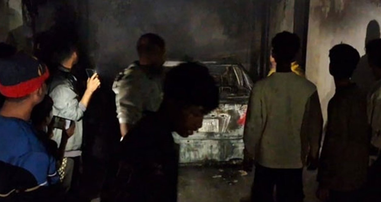 জাতীয় পার্টির সাবেক এমপি আনিসুল ইসলামের বাড়িতে আগুন