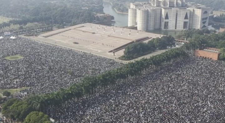 খালেদা জিয়ার জানাজা ঘিরে সংসদ এলাকা জনসমুদ্র
