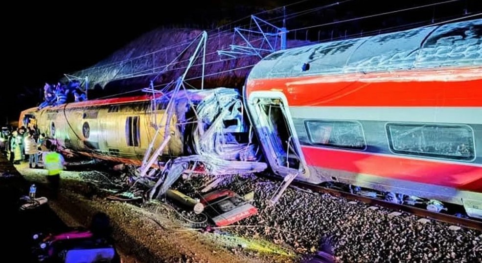স্পেনে ভয়াবহ ট্রেন দুর্ঘটনা, নিহত অন্তত ২১