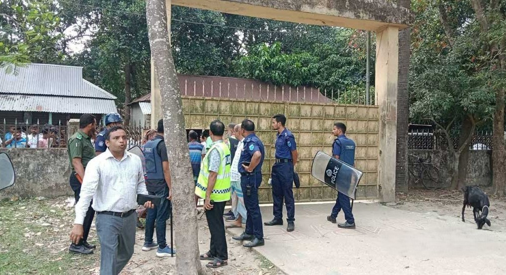 ‘প্রাইভেট পড়াতে রাজি না হওয়ায়’ শিক্ষককে কিল-ঘুষি