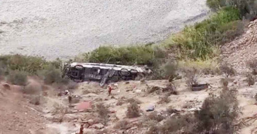 পেরুতে যাত্রীবাহী বাস খাদে পড়ে নিহত অন্তত ৩৭