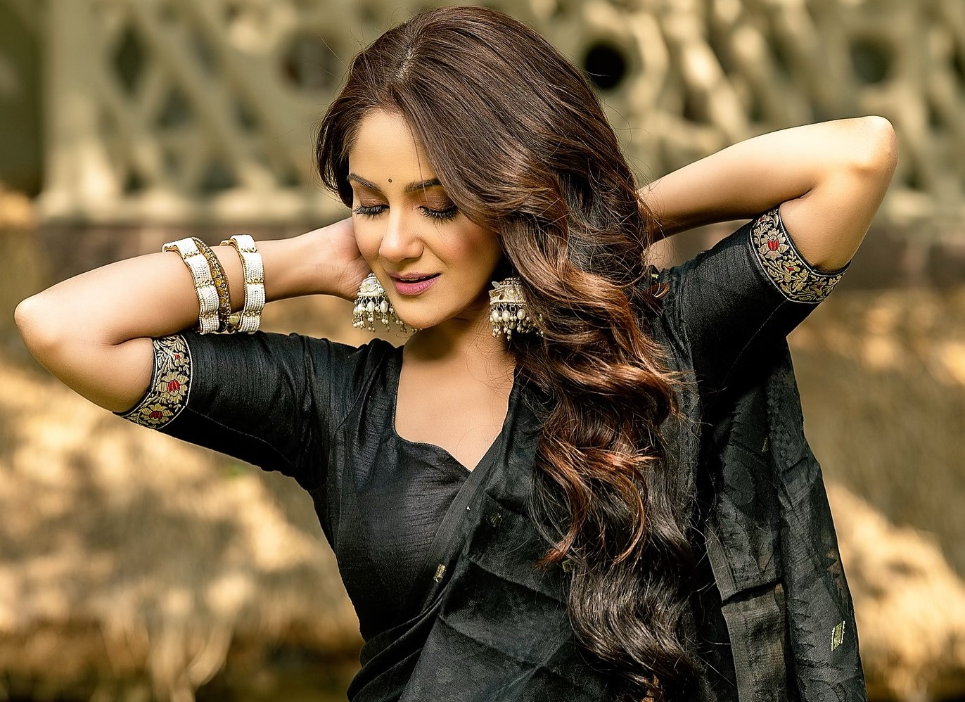 শাড়িতে নারীর সৌন্দর্য
