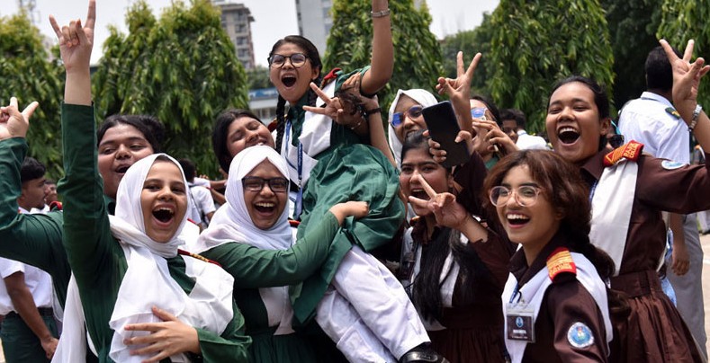 এসএসসি ও সমমানের ফল প্রকাশ, পাসের হার ৬৮.৪৫