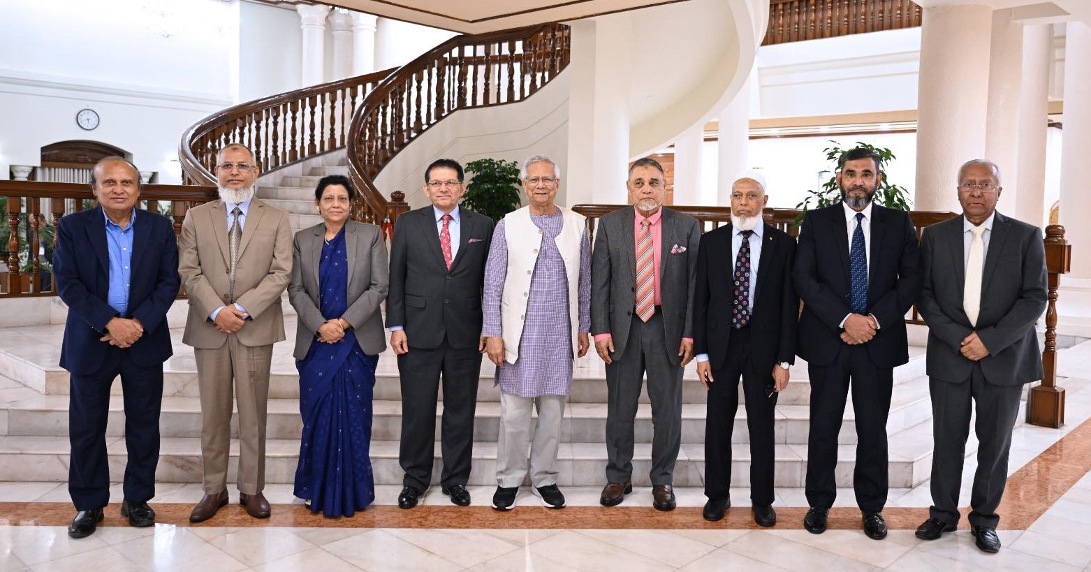 নির্বাচন প্রস্তুতি সম্পর্কে প্রধান উপদেষ্টাকে অবহিত করলেন সিইসি