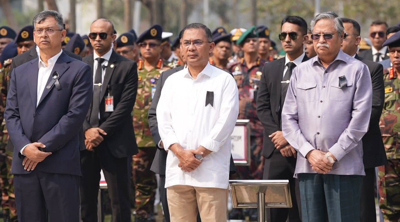 বিডিআর শহীদদের প্রতি প্রধানমন্ত্রীর শ্রদ্ধা নিবেদন