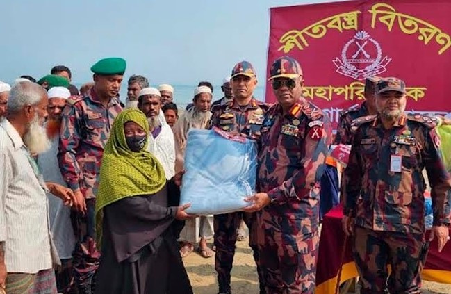 কক্সবাজারে বিজিবির শীতবস্ত্র বিতরণ