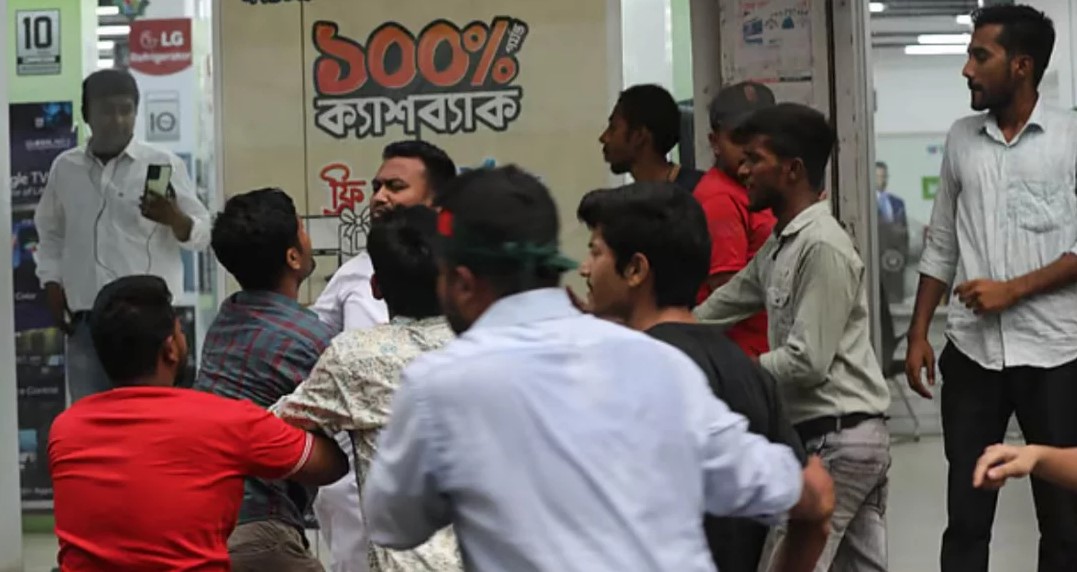 সারজিসের উপস্থিতিতে এনসিপির সমাবেশে মারামারি
