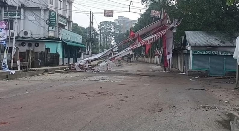 গোপালগঞ্জে চলছে কারফিউ, থমথমে পরিবেশ
