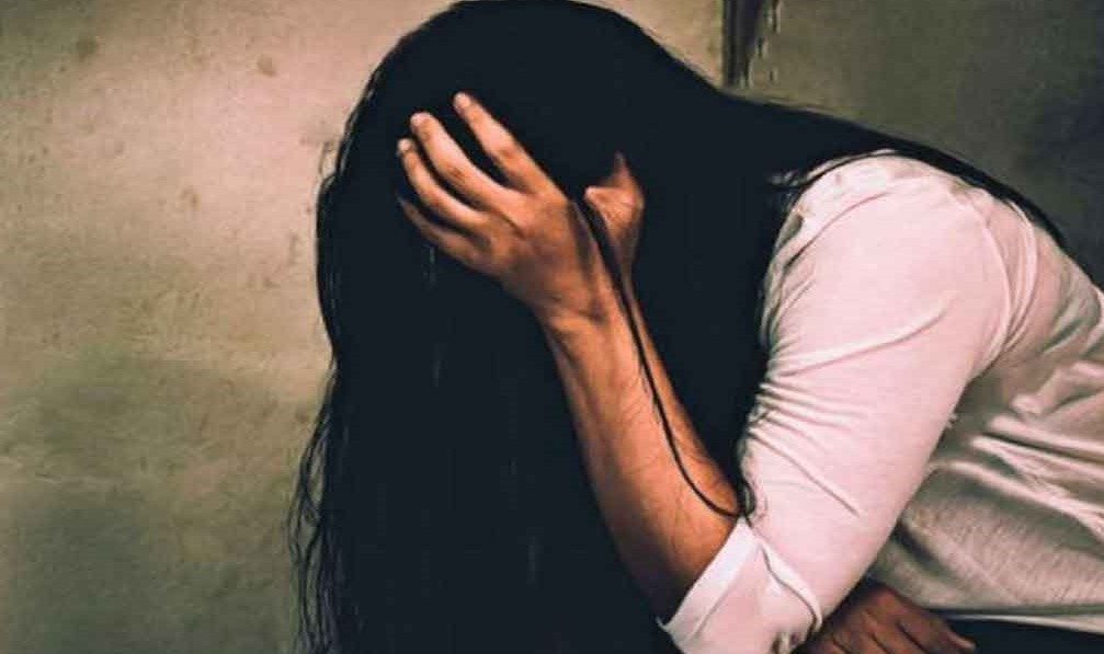 পরশুরামে কন্যাসন্তানকে হত্যার হুমকি দিয়ে প্রবাসীর স্ত্রীকে ধর্ষণ 