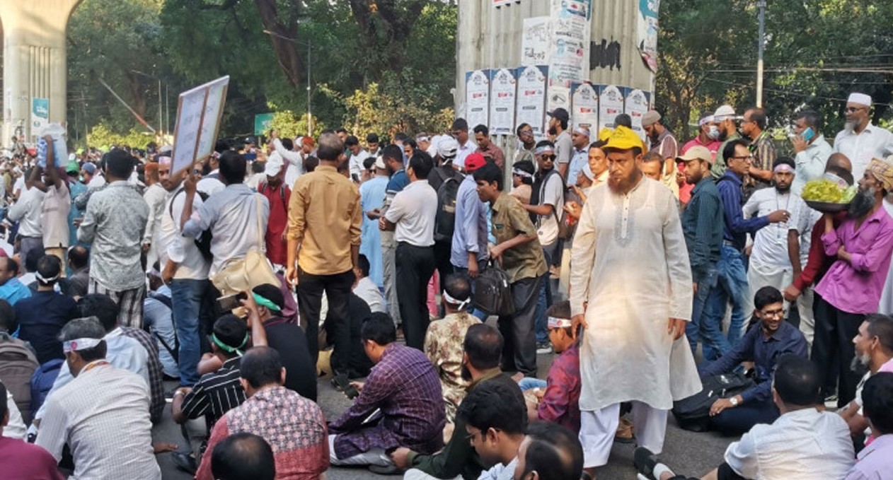 প্রাথমিক শিক্ষকদের কর্মবিরতি শুরু, ৬৫ হাজার স্কুলে ক্লাস বন্ধ