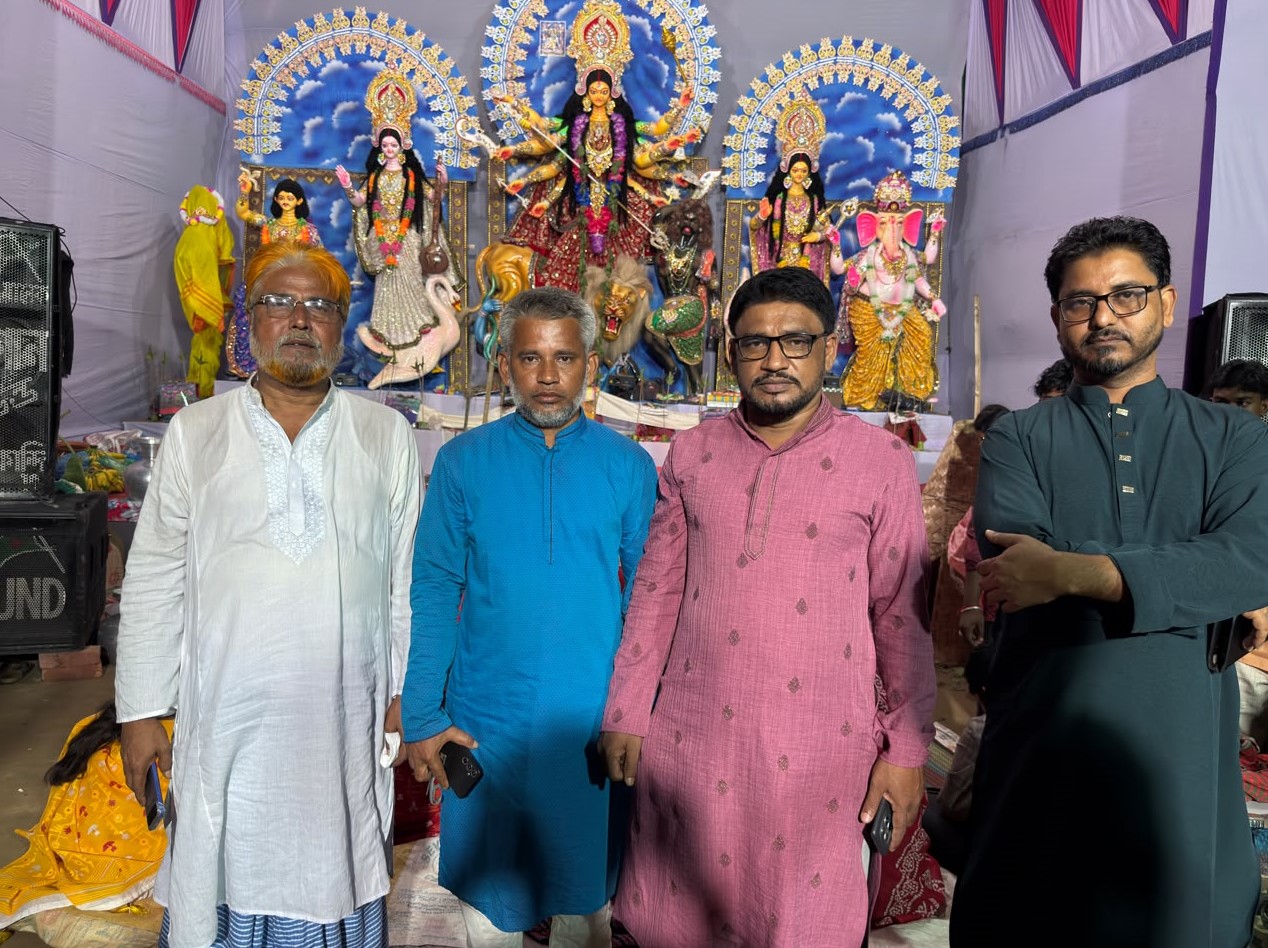 মানিকপুরে পূজামণ্ডপ পরিদর্শনে নূর মোহাম্মদ নাজিম