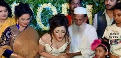 একা হয়ে গেলেন পরিমণি