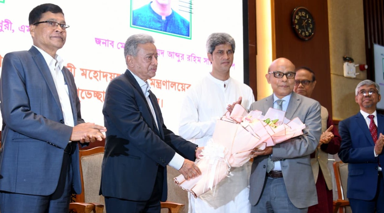 প্রথম কর্মদিবস শুরু করলেন জোনায়েদ আব্দুর রহিম সাকি