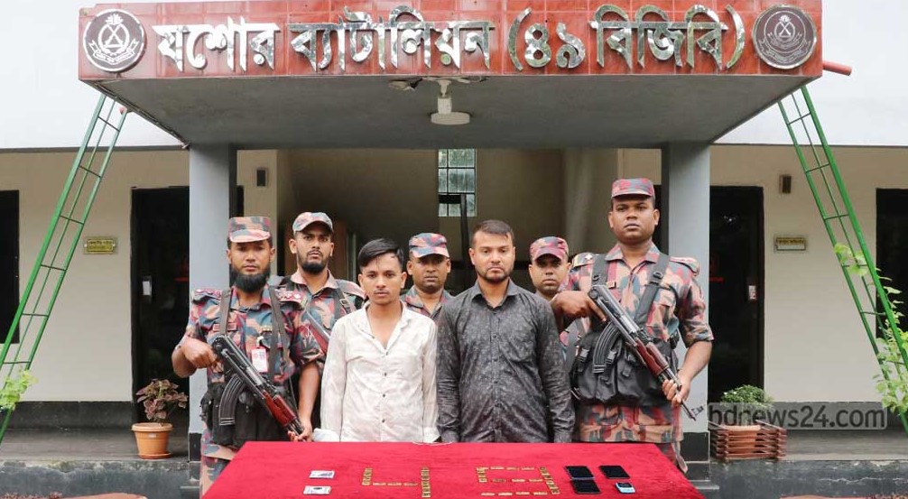যশোরে ৮ কোটি টাকার সোনার বার জব্দ, আটক ৩