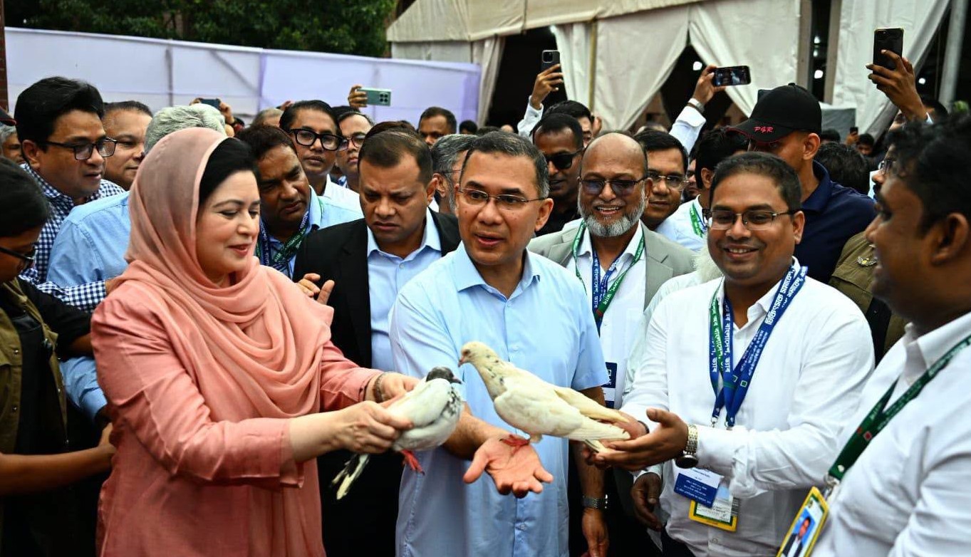 সংসদ ভবনের এলডি হলে প্রধানমন্ত্রীর বৃক্ষরোপণ