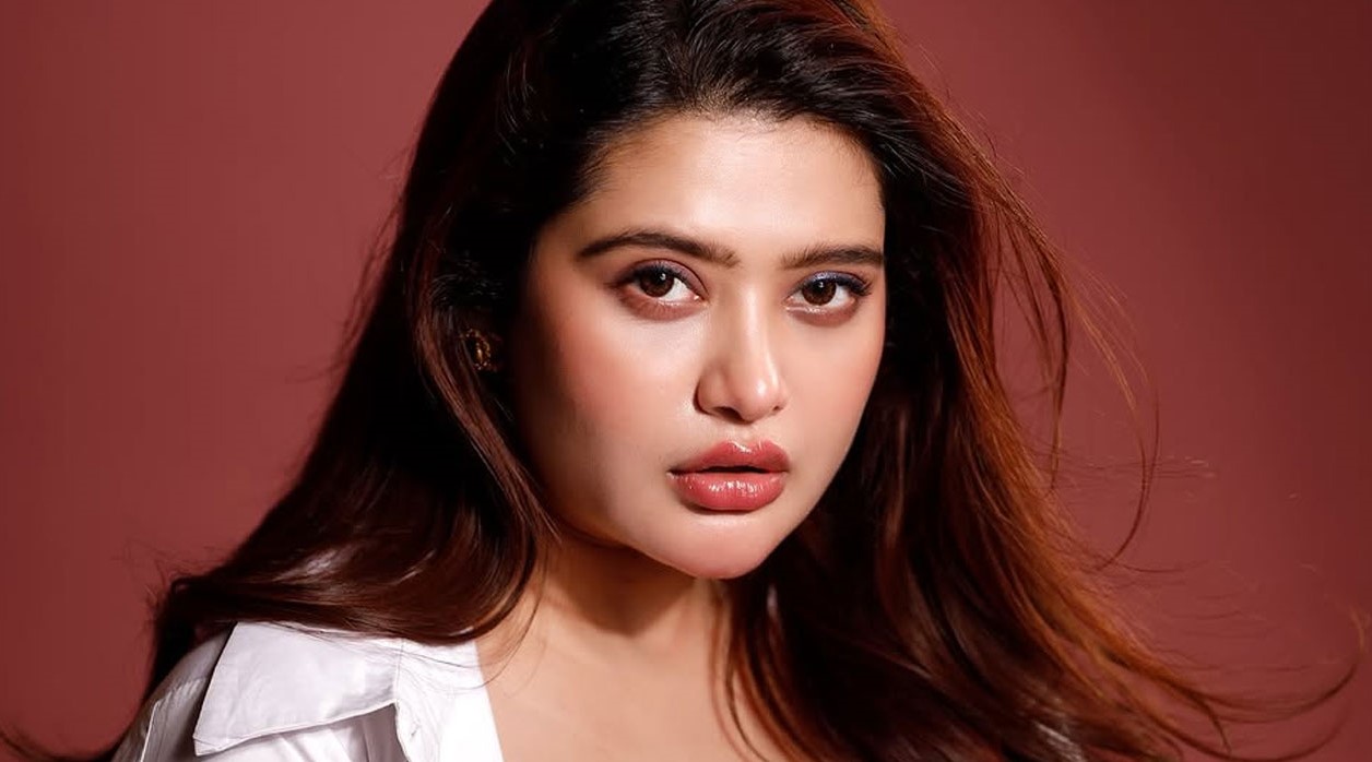 কাজ চেয়ে সাড়া পাচ্ছেন না অভিনেত্রী এনা