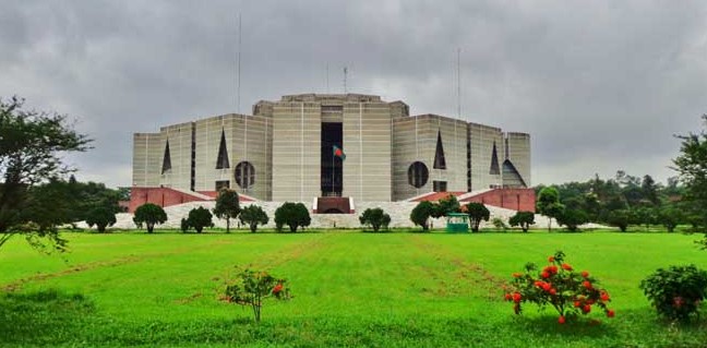 সংসদে দুর্নীতিবাজ আমলাদের ফাঁসির দাবি