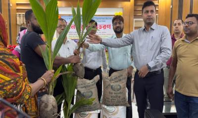 গোপালগঞ্জে ৪শ’ কৃষক-কৃষাণী পেল প্রণোদনার বীজ সার