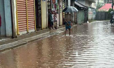 নোয়াখালীতে নামছে পানি, বাড়ছে দুর্ভোগ