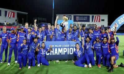 ম্যাক্সওয়েলদের হারিয়ে শিরোপা জিতল পোলার্ড-ডি ককরা