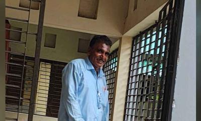 প্রধান শিক্ষকের বিরুদ্ধে ছাত্রীকে আপত্তিকর ভিডিও দেখানোর অভিযোগ