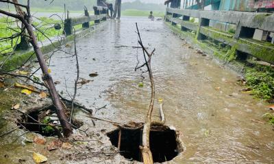 চরম দুর্ভোগে বাঞ্ছারামপুর থানা কলোনি ও মুসল্লিরা
