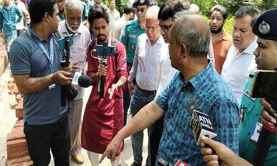 শহীদদের কবরে নিম্নমানের ইট!