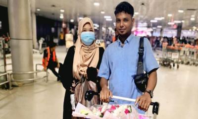 বাড়িতে মালয়েশিয়ান পুত্রবধূ, দেখতে স্থানীয়দের ভিড়