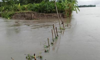 বিপৎসীমার ওপর দিয়ে প্রবাহিত হচ্ছে দুধকুমার নদের পানি