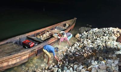 লুট হওয়া পাথর আগের জায়গায় ফেলতে হাইকোর্টের নির্দেশ