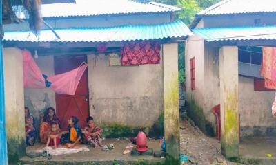 হাতিয়ায় সুদের টাকা দিতে না পারায় বসত ঘরে তালা
