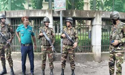 ফজলুর রহমানের বাসার সামনে ছাত্র-জনতার অবস্থান, সেনা মোতায়েন