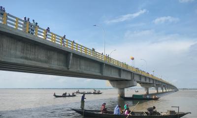 তিস্তায় মওলানা ভাসানী সেতুর রিফ্লেক্টর লাইট চুরি