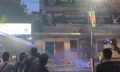 কাকরাইলে সংঘর্ষ, জাপা কার্যালয়ে অগ্নিসংযোগ
