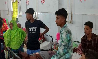 নড়াইলে চুরি করতে দেখে ফেলায় বাড়িওয়ালাকে কুপিয়ে জখম  
