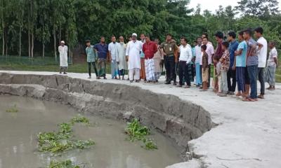 চিলমারীতে ব্রহ্মপুত্র নদের ভাঙন, হুমকিতে বেরিবাঁধসহ এলাকাবাসী 