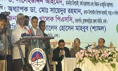 হাজার কোটি টাকার মালিকেরা এখন দৌড়ে বেড়াচ্ছেন: অর্থ উপদেষ্টা