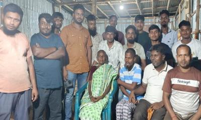 ঘোড়াঘাটে পাগলকে সুস্থ করে বন্ধু ফাউন্ডেশন