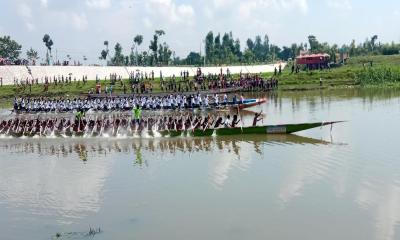 গাইবান্ধায় দুদিনব্যাপী নৌকা বাইচ প্রতিযোগিতা 