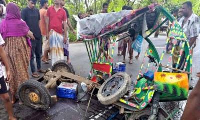 বড়াইগ্রামে বাসচাপায় অটোরিকশার ৩ যাত্রী নিহত