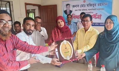 লালমনিরহাটে জেলা শিক্ষা অফিসারের বিদায় সংবর্ধনা