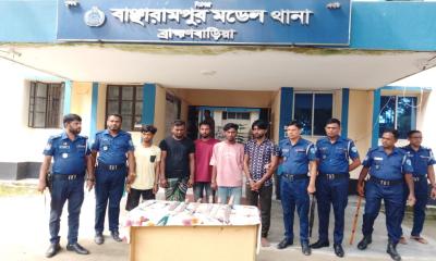 বাঞ্ছারামপুরে অস্ত্রসহ ৫ ডাকাত গ্রেফতার