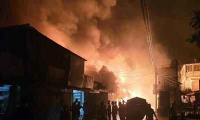 খাগড়াছড়িতে মধ্যরাতে আগুনে পুড়ল ১৪ ব্যবসাপ্রতিষ্ঠান