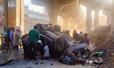 চট্টগ্রামে এলিভেটেড এক্সপ্রেসওয়ে থেকে ছিটকে পড়ল গাড়ি