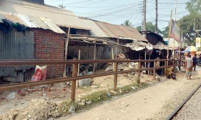 গাইবান্ধায় বেহাত হচ্ছে রেলওয়ের জায়গা