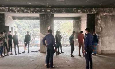 সাভারে পরিত্যক্ত কমিউনিটি সেন্টার থেকে ২ জনের মরদেহ উদ্ধার