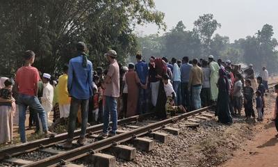 দুই সন্তানসহ ট্রেনের নিচে ঝাঁপ দিলেন মা, ৩ মরদেহ উদ্ধার