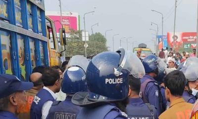 জামালপুরে ট্রাকচাপায় বাবা-ছেলে নিহত, মহাসড়ক অবরোধ