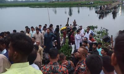 দেওয়ানগঞ্জে ব্রিজ ভেঙে নদীতে পড়ল শতাধিক মানুষ