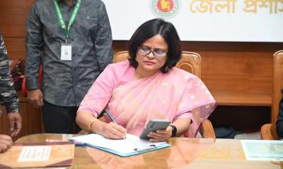 খুলনার নতুন ডিসি হুরে জান্নাতের যোগদান